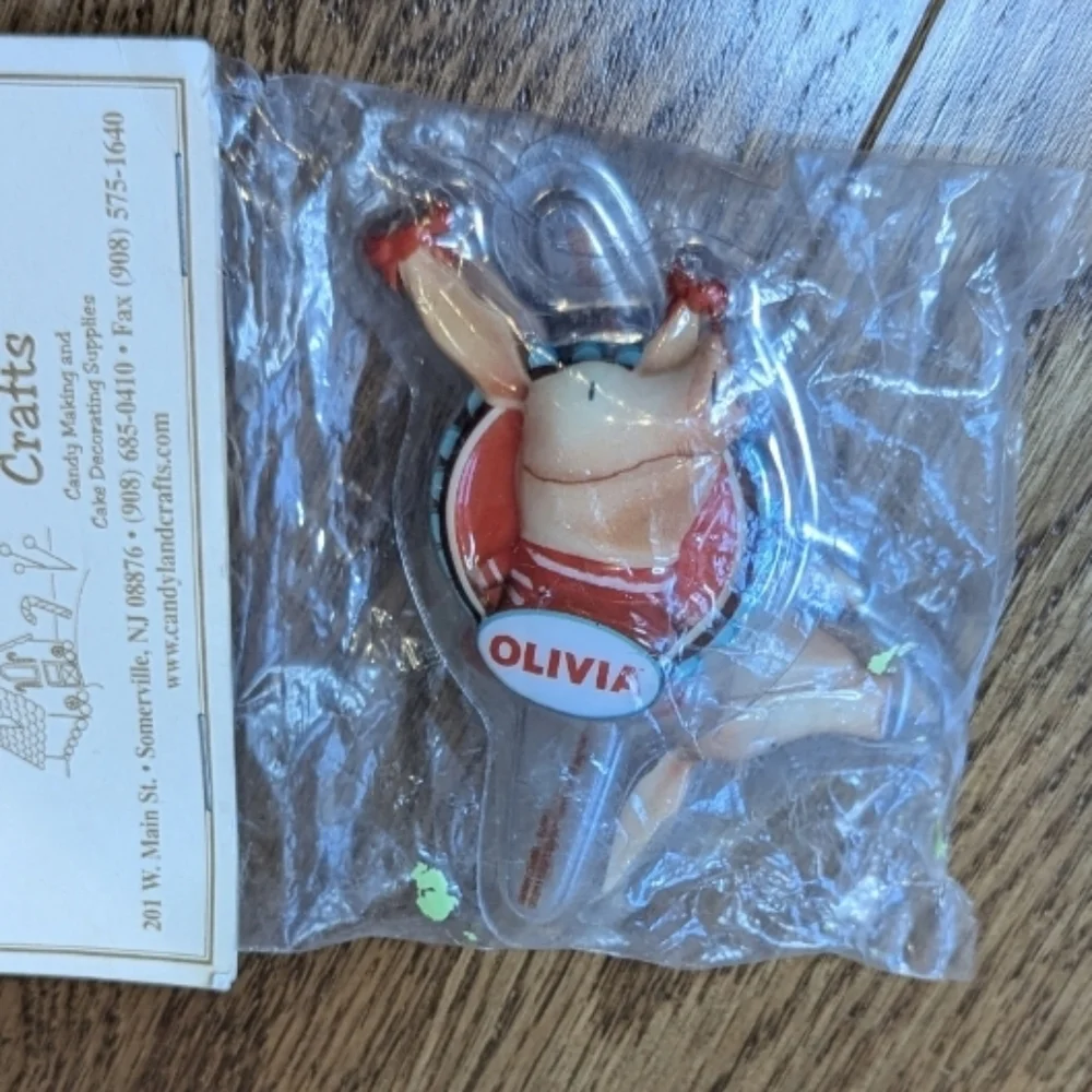Olivia The Pig Cake Topper Cupcakes